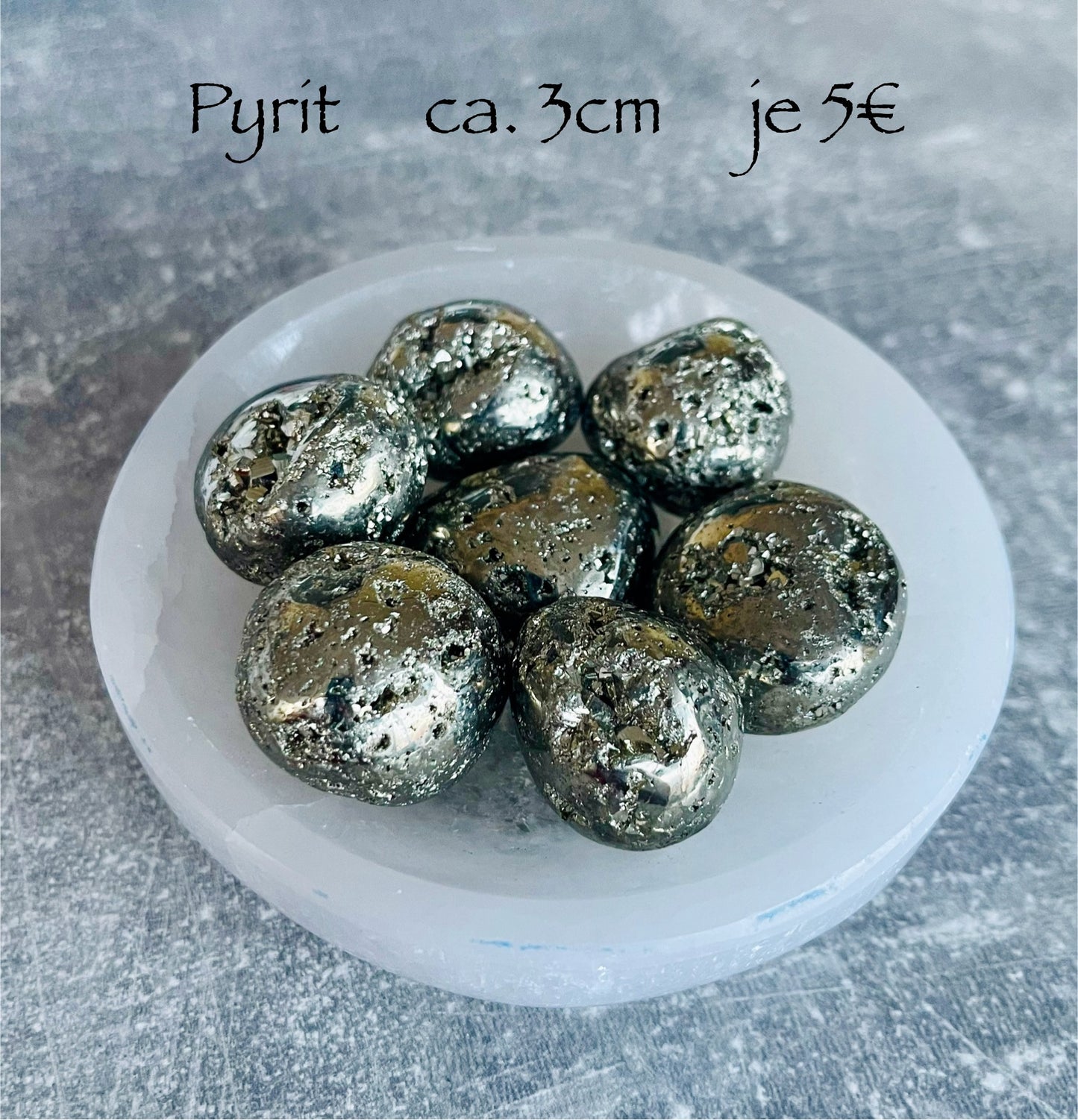 Pyrit mit Kristallen anpoliert 3cm