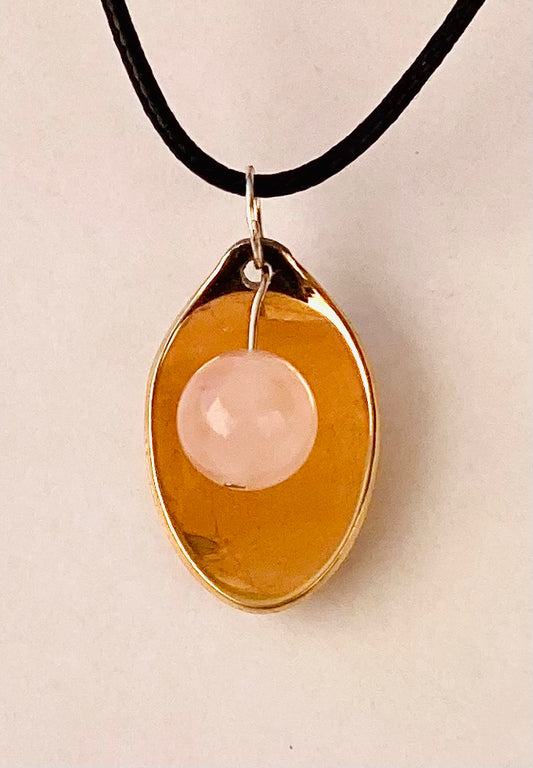 Kettenanhänger „Lovely“ Anhänger  Rosenquarz  Edelstahl vergoldet Besteckschmuck