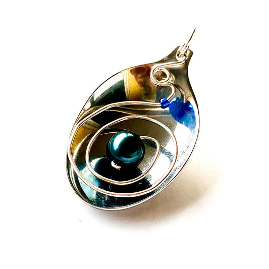 Kettenanhänger „Blue Power“ Anhänger  Süßwasserperle Silber Besteckschmuck