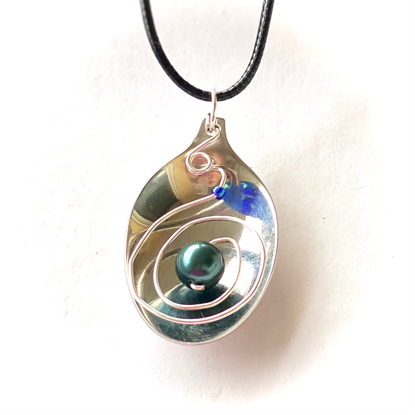 Kettenanhänger „Blue Power“ Anhänger  Süßwasserperle Silber Besteckschmuck