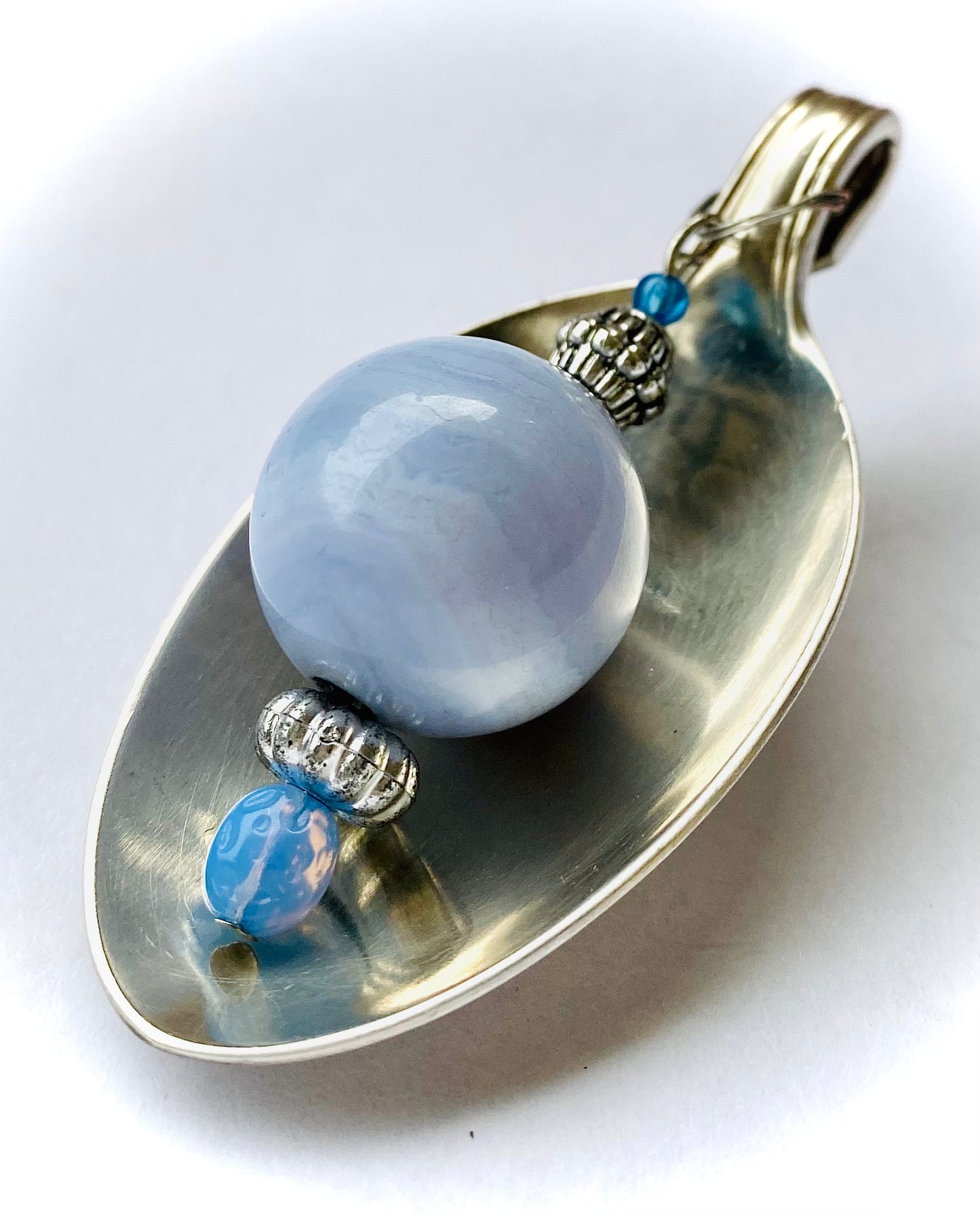 Kettenanhänger „Selbstbewusstsein“ Anhänger  blauer Calcit Silber Besteckschmuck