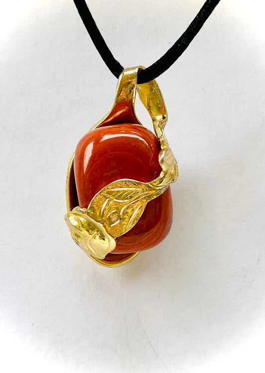 Kettenanhänger „Harmonie“ roter Jaspis Jasper vergoldet Besteckschmuck